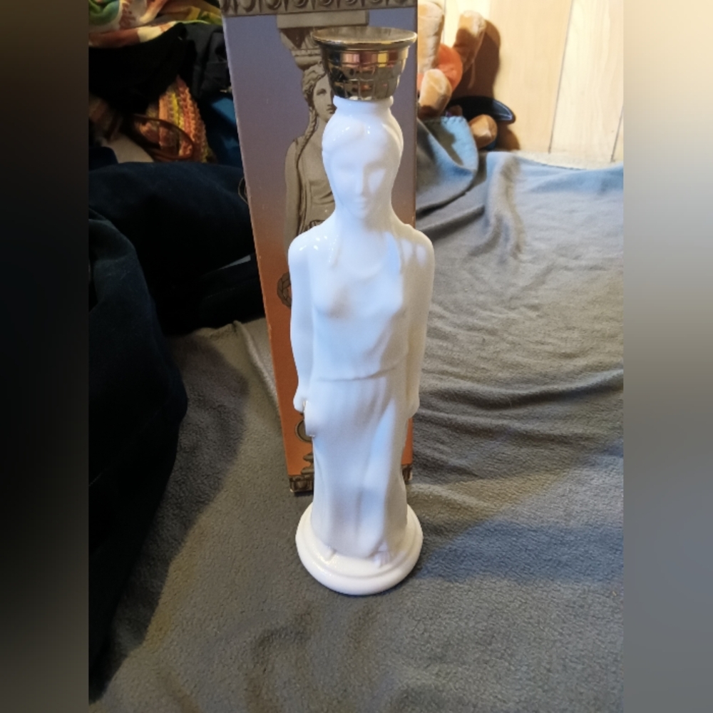VTG Avon Skin So Soft Bath Oil Greek Goddess Milk Glass Decanter In Box 60's70's